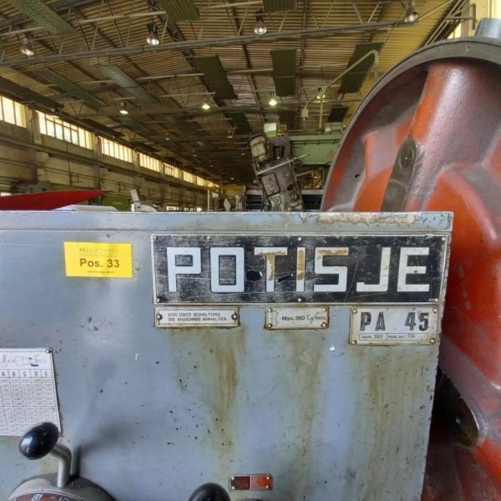 Maschinen und Einrichtungen eines deutschen Metallbauunternehmens-11